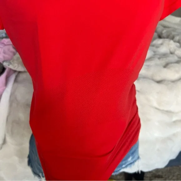 Athleta Momentum Seamless Tee in color Cardinal - Picture 5 of 7